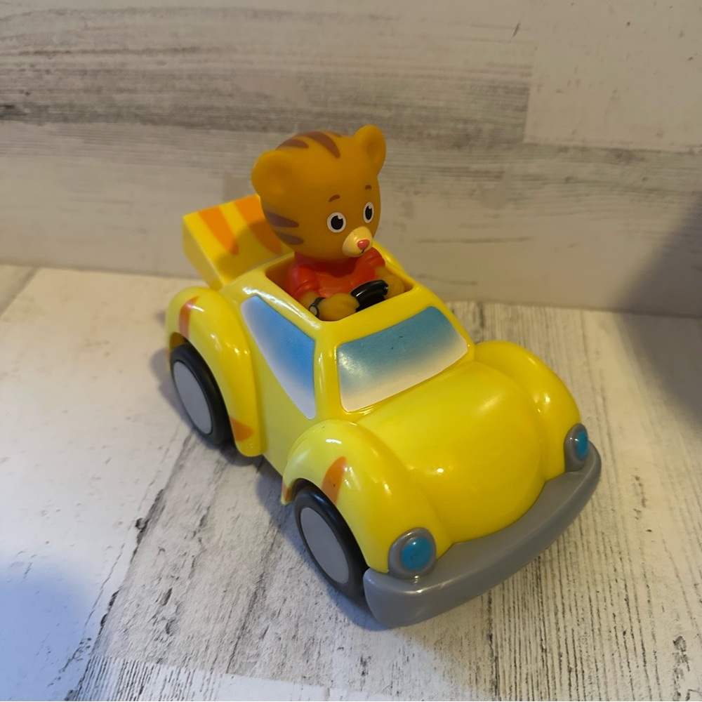 Daniel Tiger's Neighborhood Pull Back And Go Toy Vehicle Car
